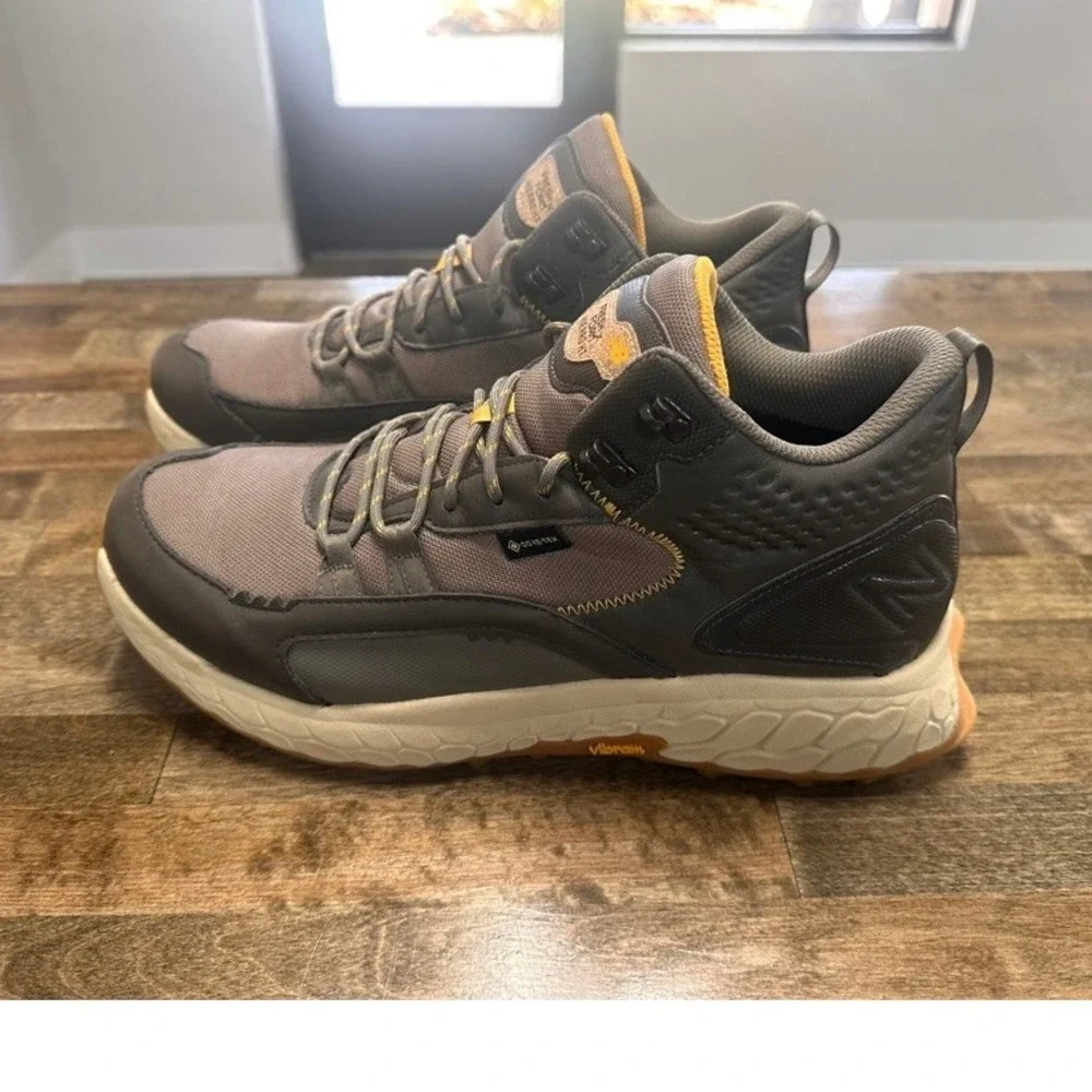 New Balance Fresh Foam X Hierro Mid GTX Grey Yellow MTHIMCBE Mens 10 2E Wide